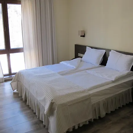 Hotel аква варвара - минерални басейни и релакс